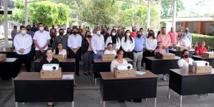 Gobierno de Colima entrega mobiliario y equipo a docentes de Cuauhtémoc