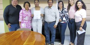 Lucía López Ramírez recibió plaza docente definitiva estatal